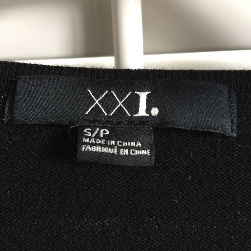 Forever21 100% cotton crochet black sweater - Picture 4 of 8